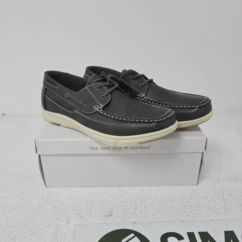 DR KELLER GREY BOAT SHOES – UK 12