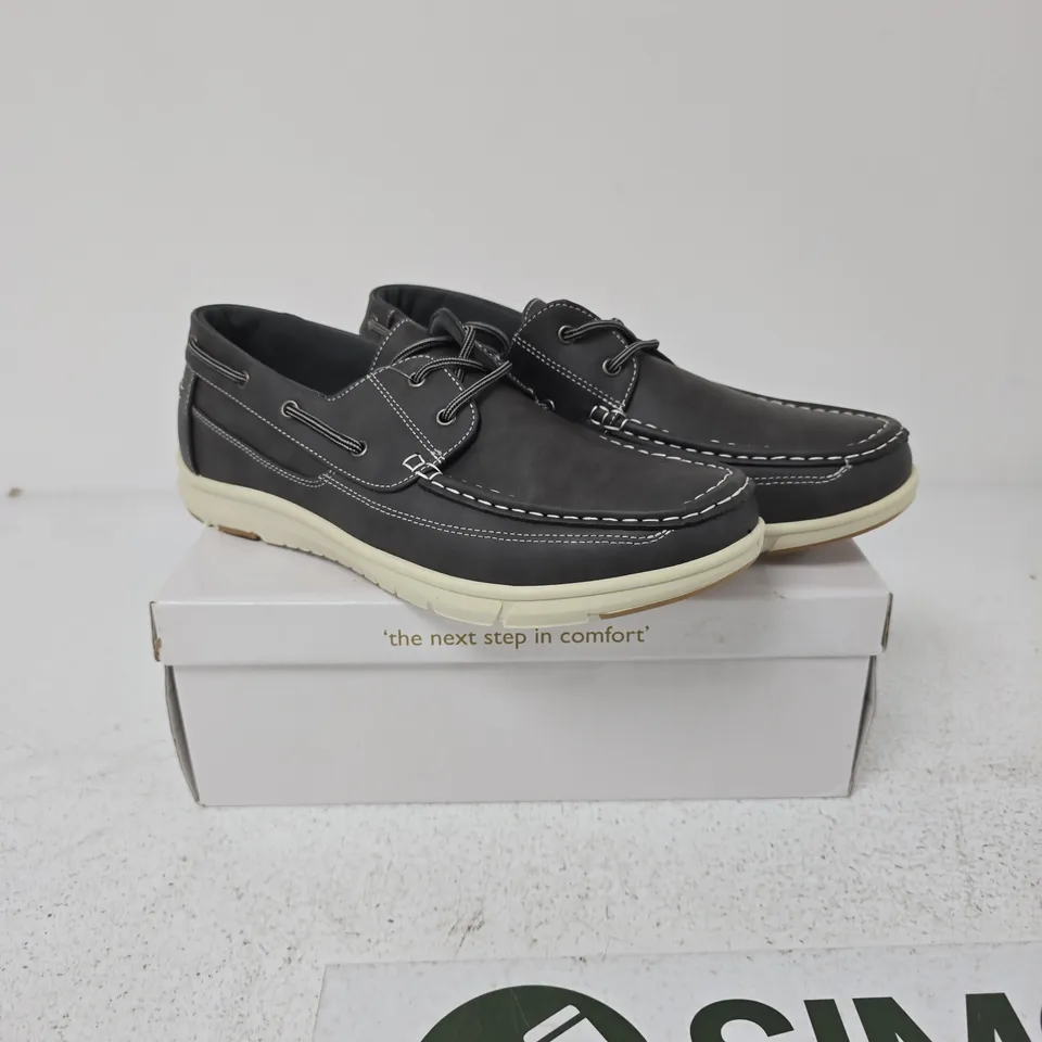 DR KELLER GREY BOAT SHOES – UK 12