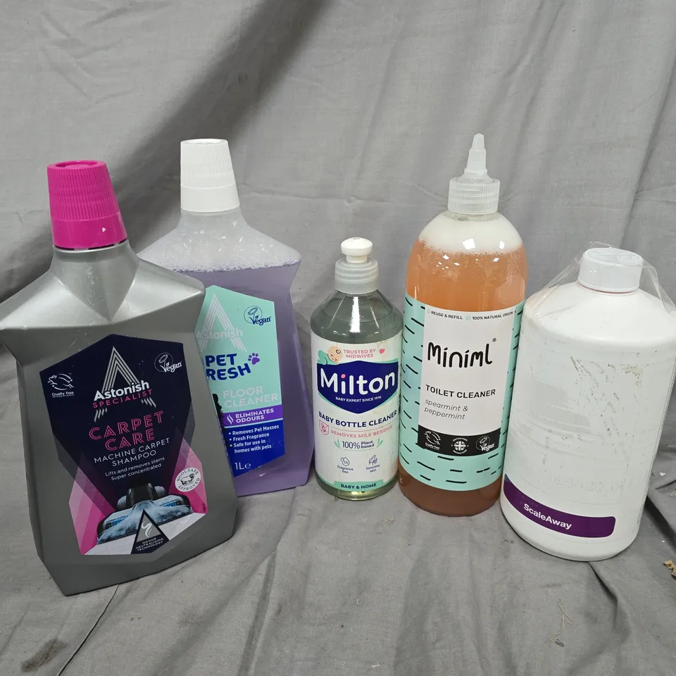 APPROXIMATELY 12 ASSORTED HOUSEHOLD LIQUID PRODUCTS TO INCLUDE MINIML TOILET CLEANER, MILTON BABY BOTTLE CLEANER, ASTONISH SPECIALIST CARPET CARE, ETC - COLLECTION ONLY