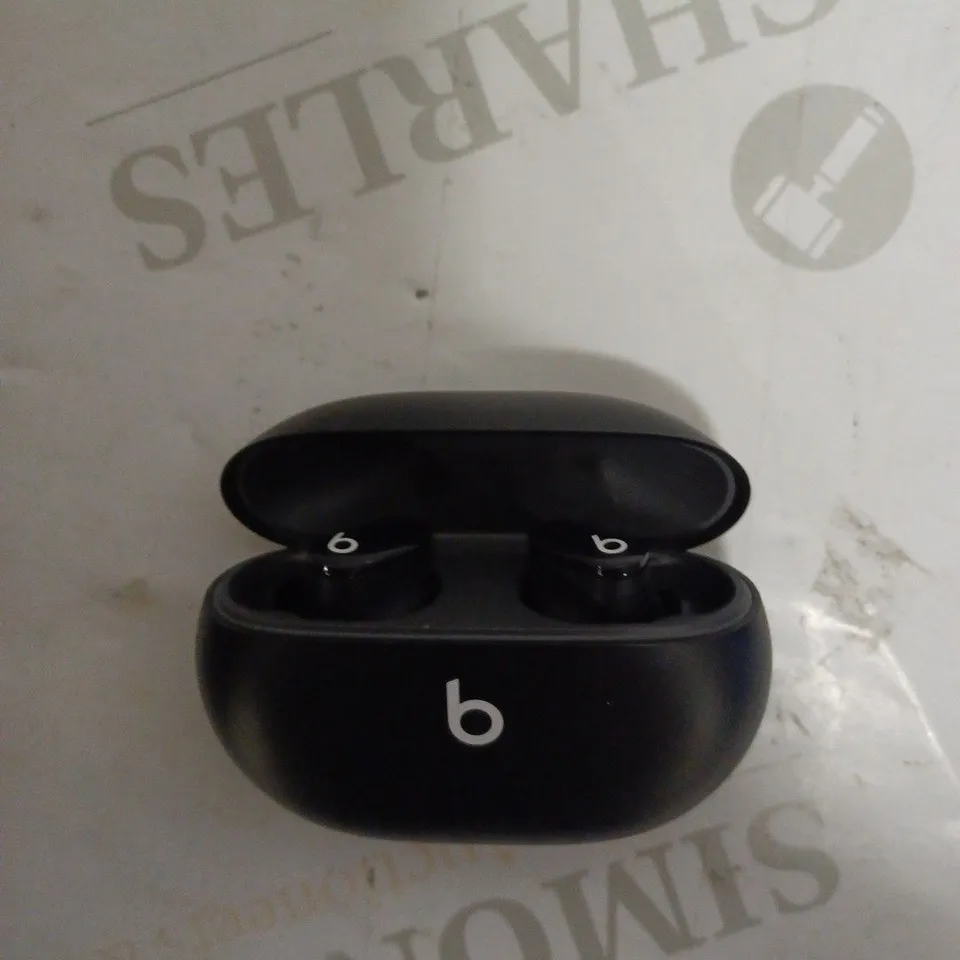 BEATS EARBUDS BLACK
