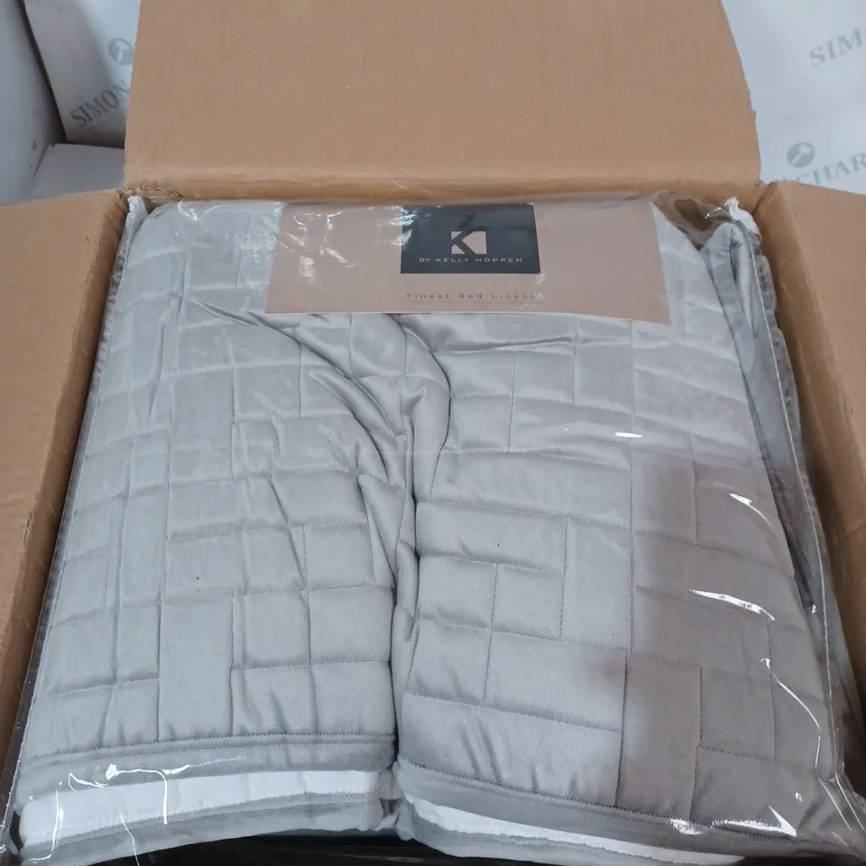 K BY KELLY HOPPEN LUXURY VELVET REVERSIBLE FILLED BEDSPREAD silver double 