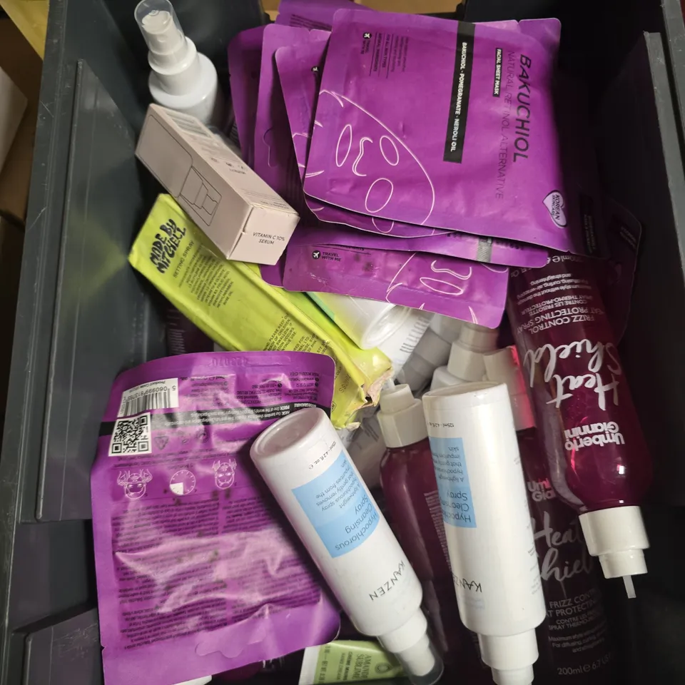 APPROXIMATELY 15 ASSORTED HEALTH & BEAUTY PRODUCTS TO INCLUDE UMBERTO GIANNINI HEAT SIELD, AVEENO CONDITIONER, RADOX SHOWER GEL ETC - COLLECTION ONLY 