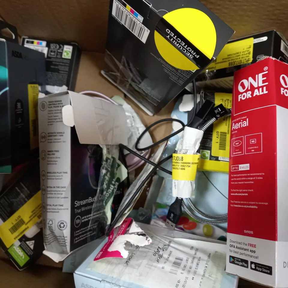 APPROXIMATELY 20 ASSORTED ITEMS TO INCLUDE GAMING KEYBOARD, HDTV INDOOR AERIAL, WIRELESS EARBUDS ETC. 