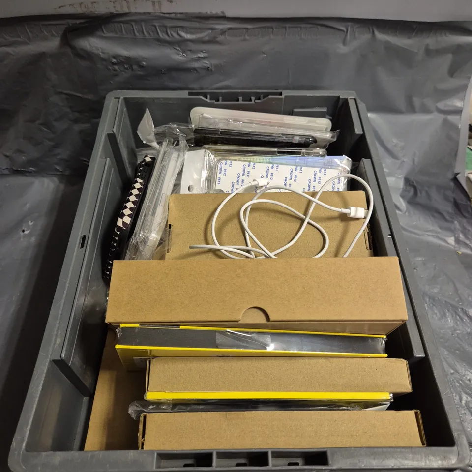 APPROX 20 ASSORTED PHONE ACCESSORIES TO INCLUDE CASES, SCREEN PROTECTORS, CHARGERS, ETC