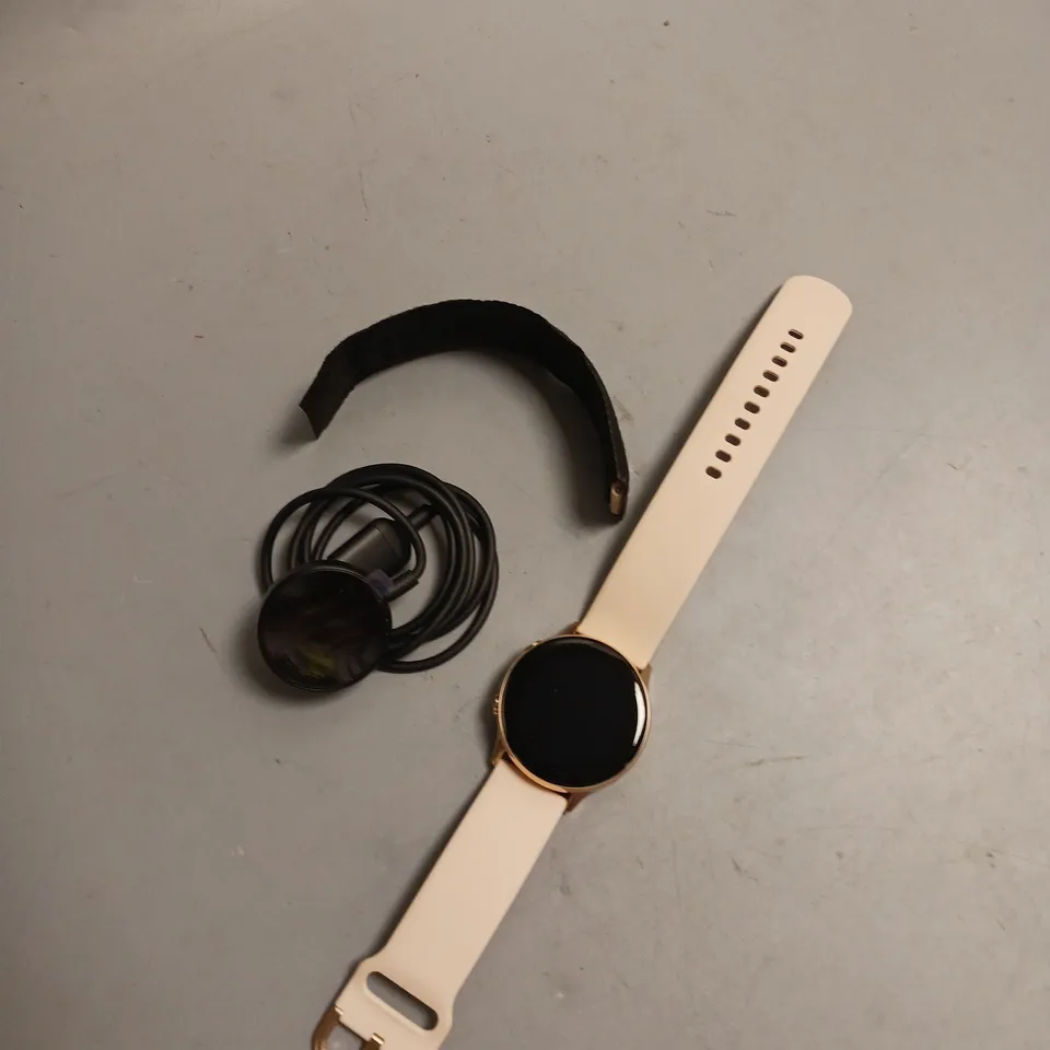 SAMSUNG GALAXY ACTIVE SMART WATCH IN PINK WITH SPARE STRAP AND CHARGING BASE