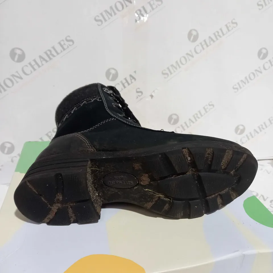 BOXED EARTH ORIGINS BLACK BOOTS - UK SIZE 5