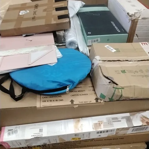 PALLET OF ASSORTED HOUSEHOLD GOODS AND PRODUCTS TO INCLUDE; KITCHEN ACCESSORIES, BOXED FURNITURE ETC