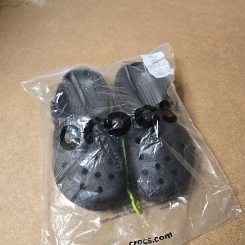 CROCS CLASSIC CLOG – KIDS’ BLACK, RELAXED FIT - UK J2