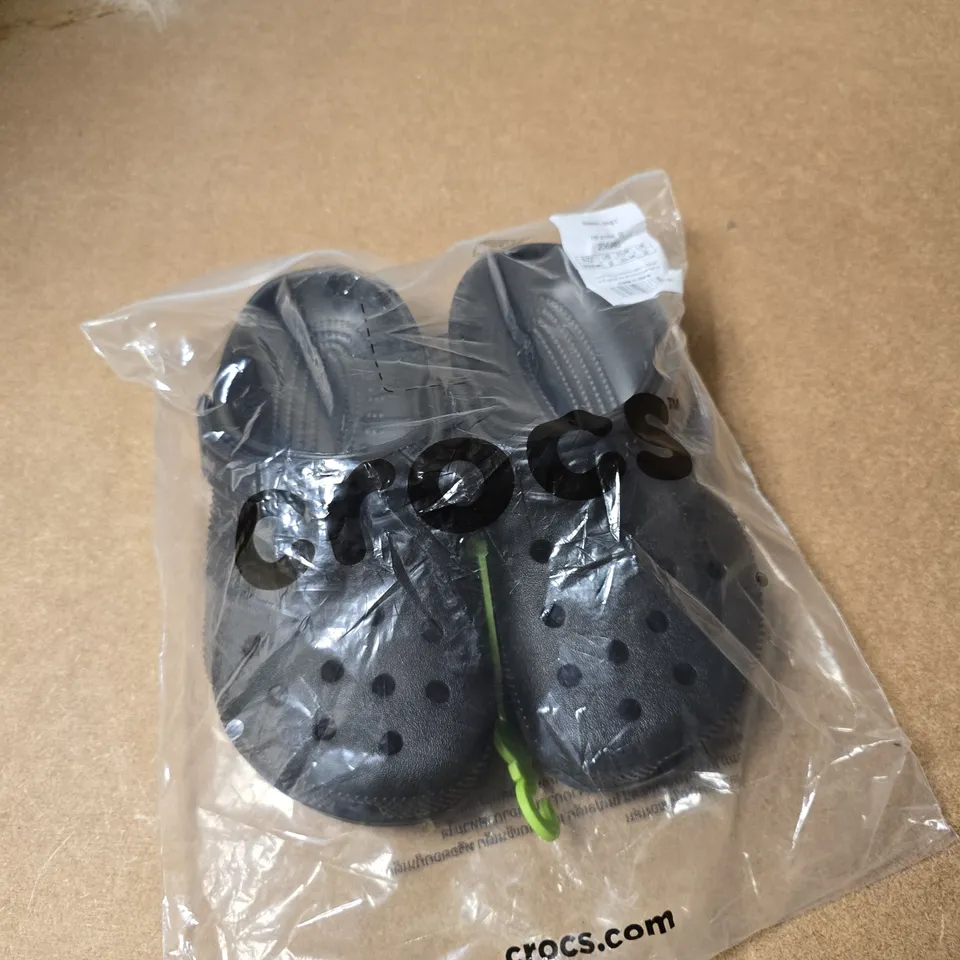 CROCS CLASSIC CLOG – KIDS’ BLACK, RELAXED FIT - UK J2