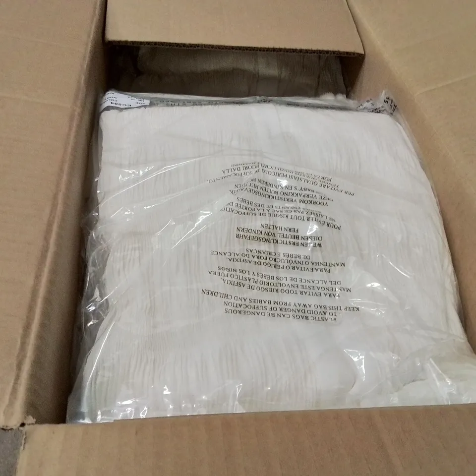 BOXED BRAND NEW APPROXIMATELY 25 JD WILLIAMS IVORY TEXTURED SHIRT SIZE 18