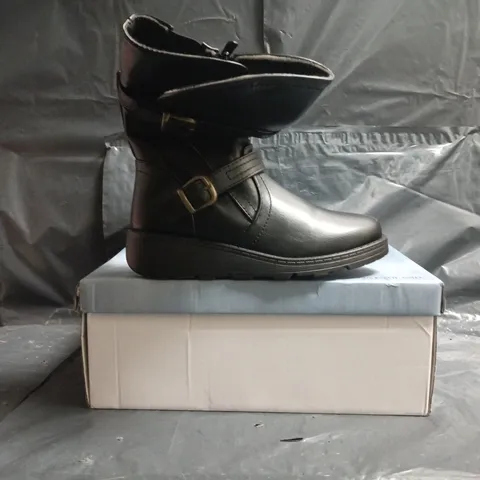 BOXED PAIR OF AJVANI COLLECTION ANKLE BOOTS IN BLACK SIZE 4