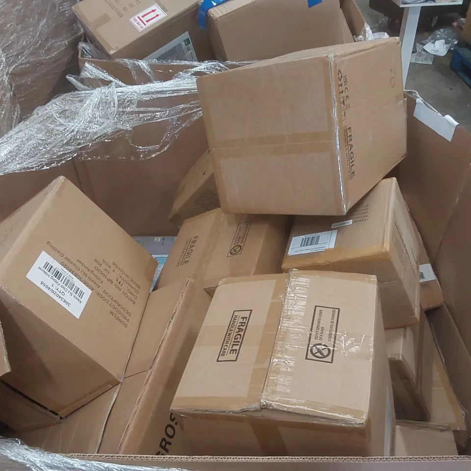 PALLET TO CONTAIN A VERY LARGE QUANTITY OF DESIGNER INDOOR LIGHTING PRODUCTS TO INCLUDE: FLOOR LAMP, CEILING LIGHT, WALL LIGHT ECT