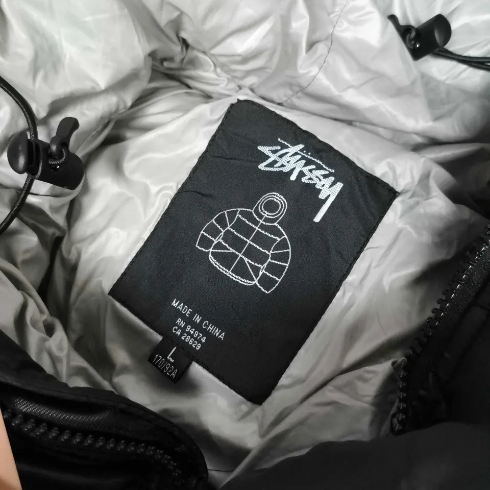 STUSSY LONG SLEEVE ZIP COAT IN BLACK - LARGE