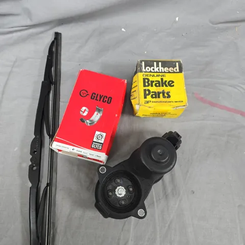 BOX OF ASSORTED CAR ITEMS TO INCLUDE - STARTER MOTOR - BRAKE PARTS - CHAIN SAW CHAIN 