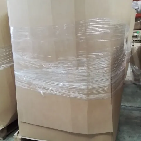PALLET CONTAINING A LARGE QUANTITY OF PILLOWS 
