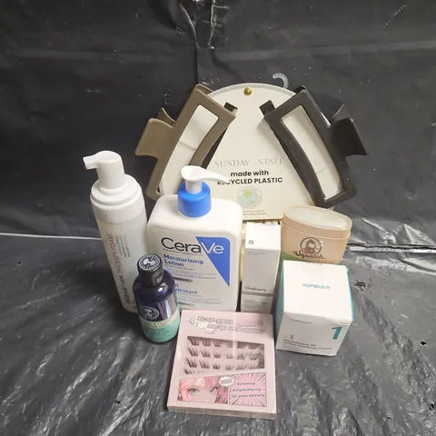 APPROXIMATEY 20 ASSORTED HEALTH AND BEAUTY PRODUCTS TO INCLUDE - CERAVE MOISTURISING LOTION - DR SQUATCH DEODORANT - NEAL'S YARD SHOWER GEL - ETC