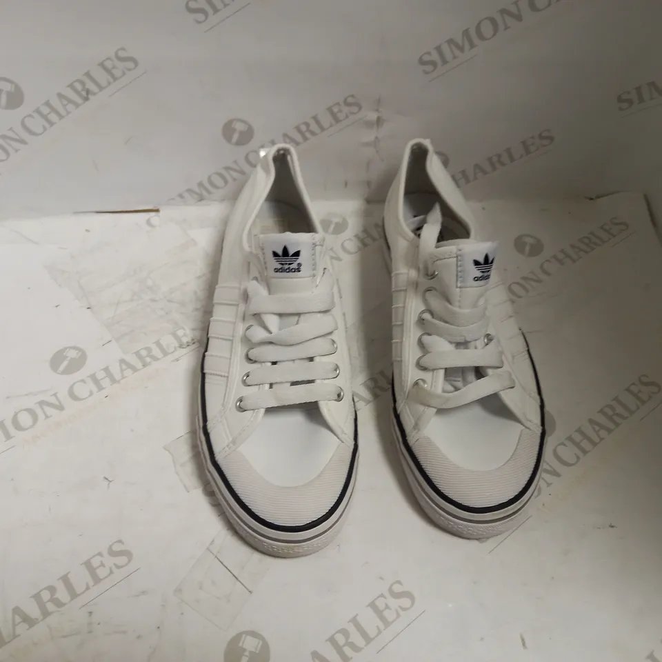 ADIDAS FLAT WHITE LACED TRAINERS SIZE UK 8 1/2