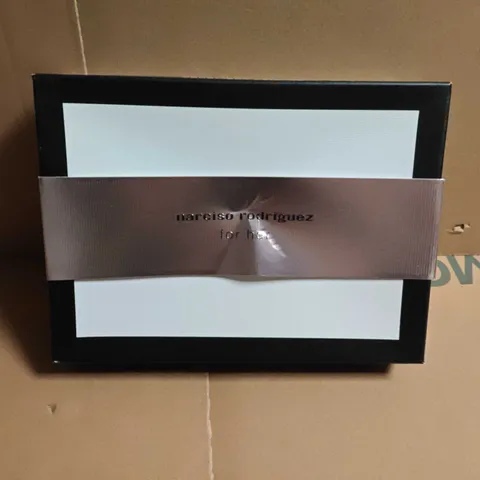 NARCISO RODRIGUEZ FOR HER GIFT SET – EDT 50 ML + BODY LOTION 50 ML + MINI EDT 7.5 ML