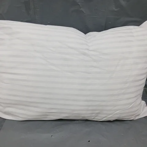4 STRIPED PILLOWS IN WHITE/PURPLE