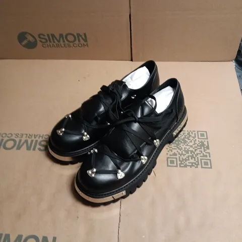KOI HIDDEN IN SOLITUDE BLACK LEATHER LACE-UP SHOES, UK 12