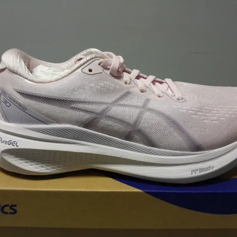 BOXED PAIR OF ASICS WOMENSD GEL-KAYANO TRAINERS IN PINK - UK 6.5