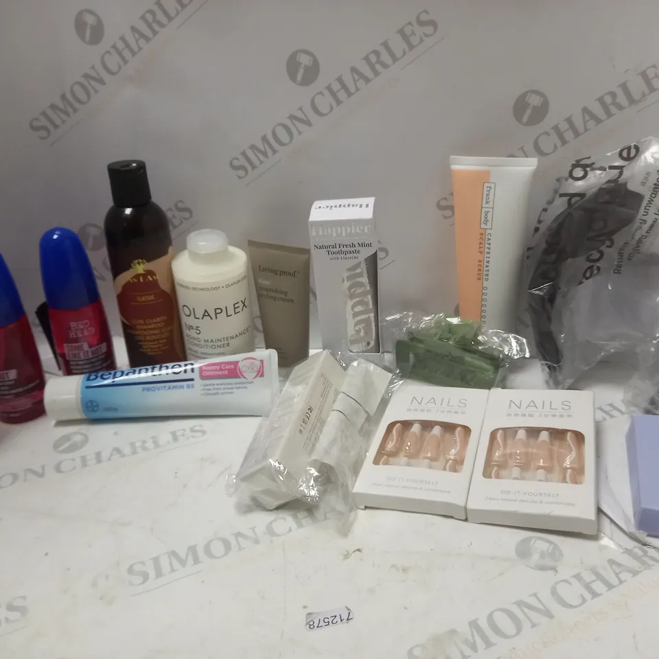 LOT OF BEAUTY PRODUCTS TO INCLUDE OLAPLEX BOND MAINTENANCE CONDITIONER, ETC
