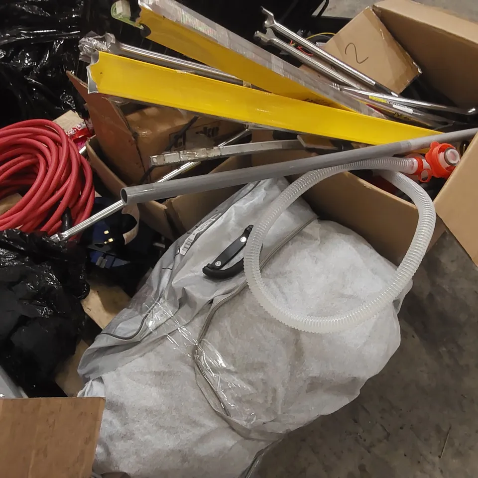 PALLET CONTAINING A LARGE ASSORTMENT OF TOOLS/EQUIPMENT PARTS INCLUDING: HOSES, CAR COVER, RADIATOR, VICES ECT