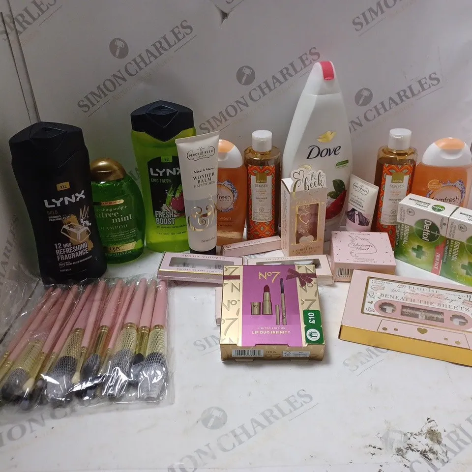 APPROXIMATELY 20 ASSORTED COSMETICS ITEMS TO INCLUDE DOVE REVIVING BODY WASH (720ml), N07 LIMITED EDITION LIP DUO INFINITY SET, AVON SENSES SHOWER GEL, ETC