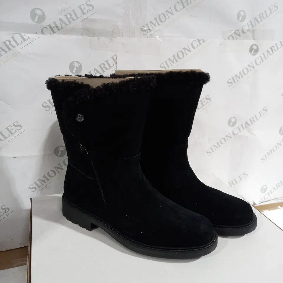 CHEALSEA OPAL BOOT BLACK SUEDE SIZE 6