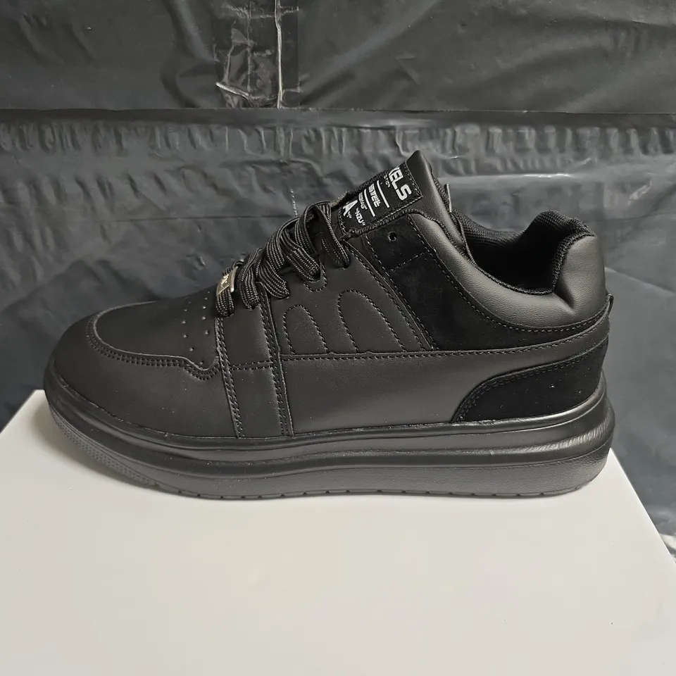CONZURI AXELS EDITION BLACK SNEAKERS – UK 8 (US 9, EU 42)