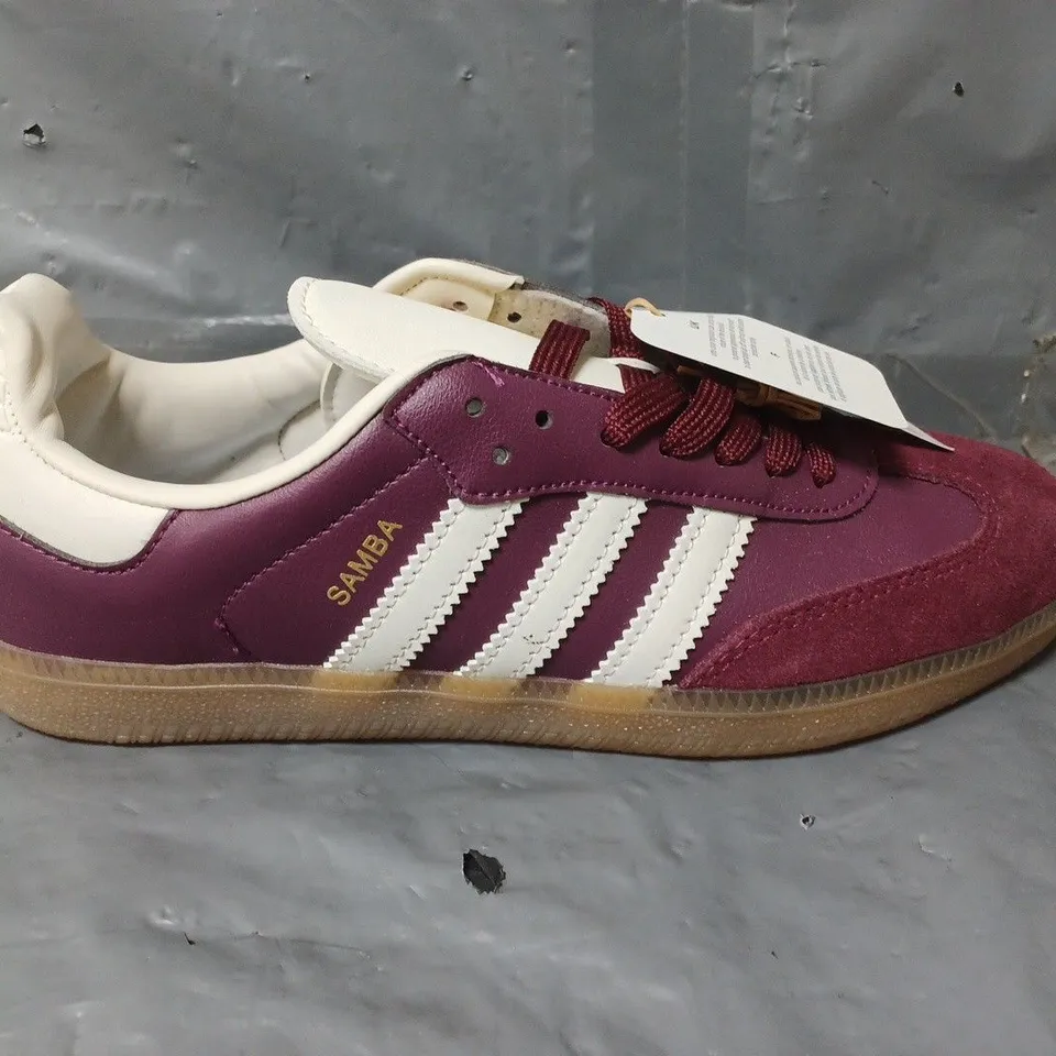 BOXED PAIR OF ADIDAS WB SAMBA TRAINERS - UK SIZE  7.5