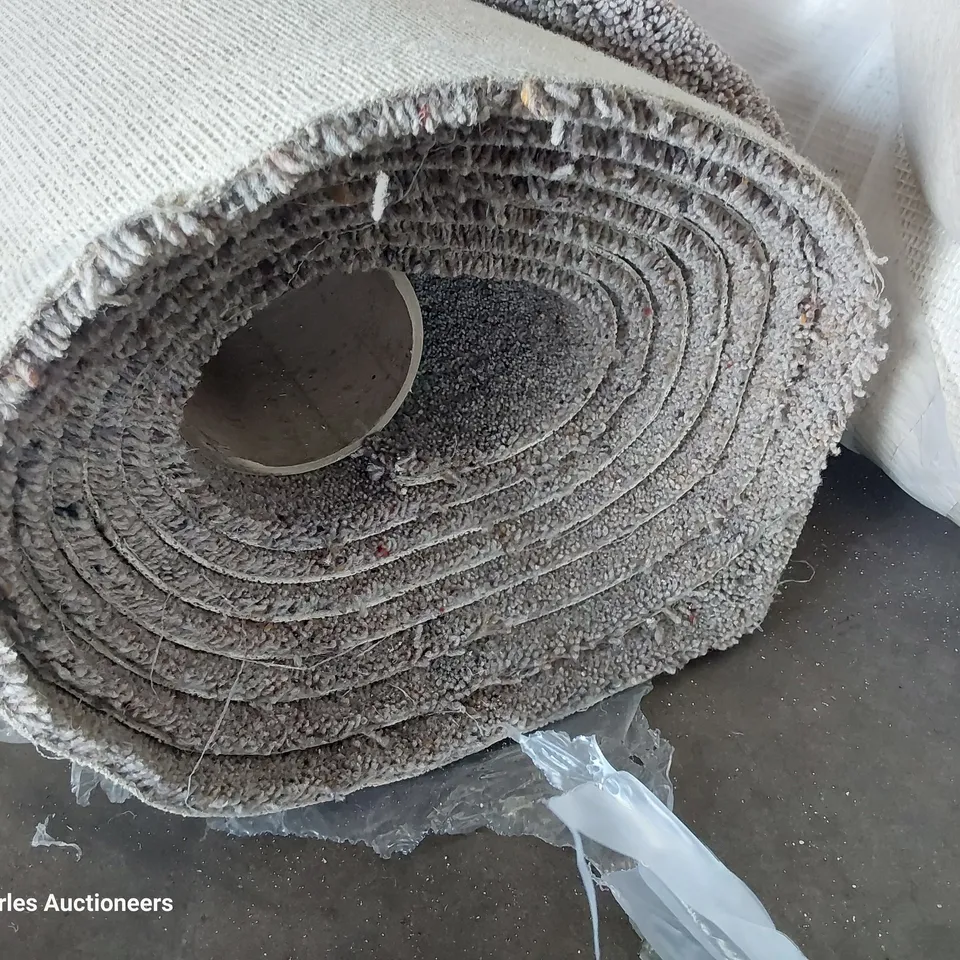 ROLL OF QUALITY STRATHMORE BURBER DRYSTONE CARPET 5M × 6M APPROXIMATELY 