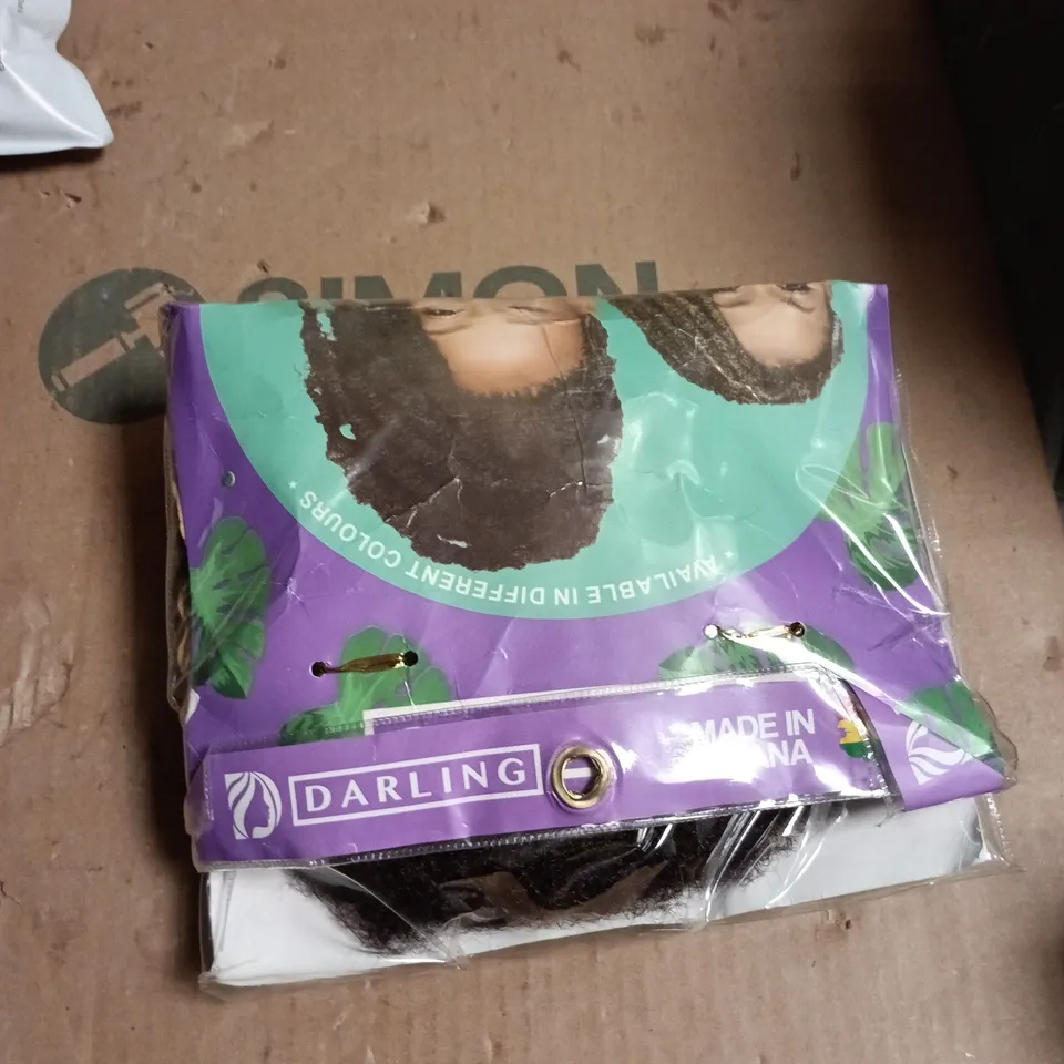 BOX OF APPROXIMATELY 8 ASSORTED COSMETIC ITEMS INCLUDING BLISSALI EXFOLIATING SHOWER TOWEL AND DARLING WIG 