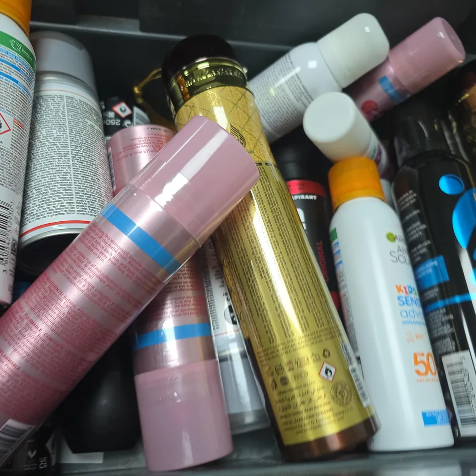 APPROXIMATELY 15 ASSORTED AEROSOLS TO INCLUDE SUN BUM SUNSCREEN, BONDI SANDS SELF-TANNER, RIGHT GUARD