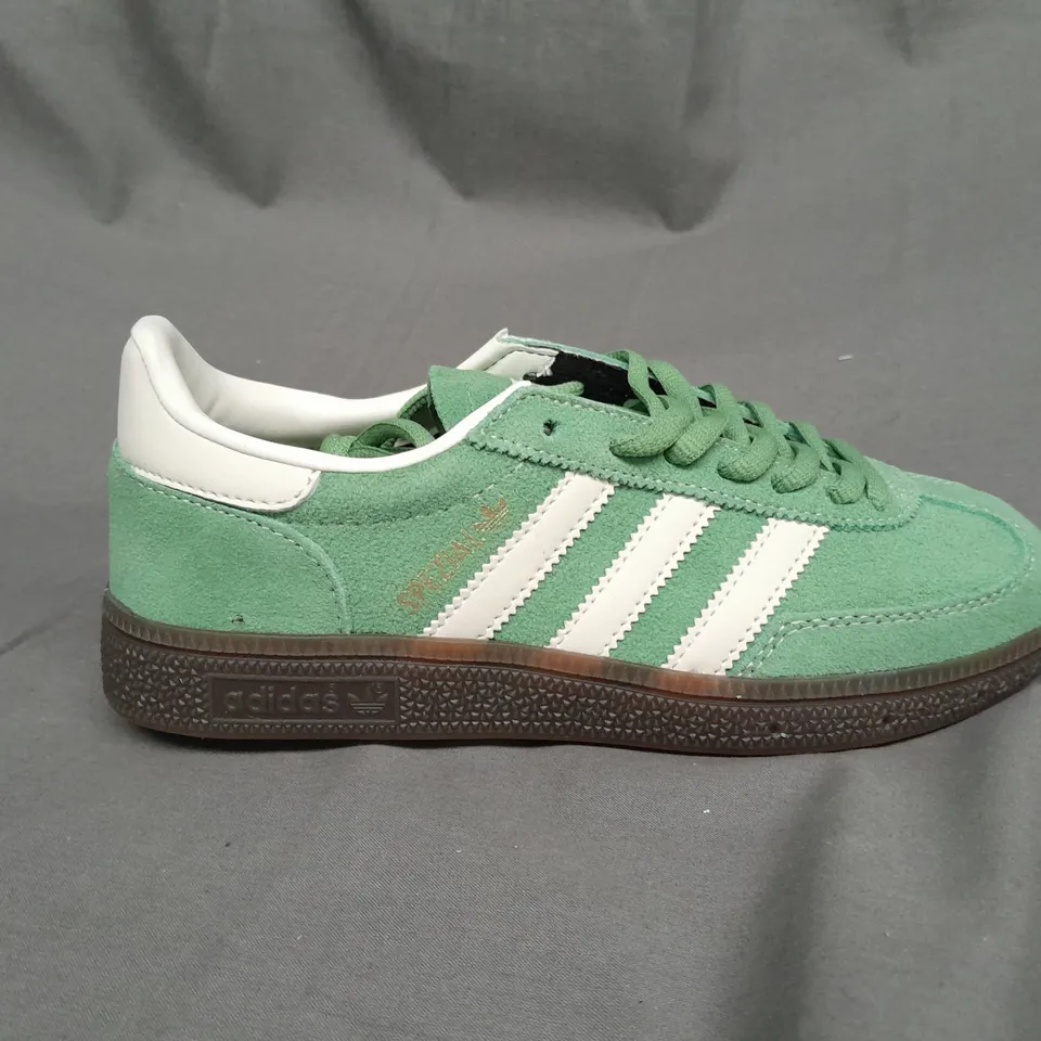 PAIR OF ADIDAS HANDBALL SPEZIAL TRAINERS SIZE4.5 UK