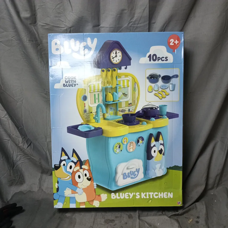 BLUEY’S KITCHEN PLAYSET – 10-PIECE BOXED CHILDREN'S TOY KITCHEN 