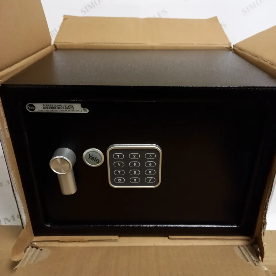 YALE MEDIUM ELECTRONIC SAFE 