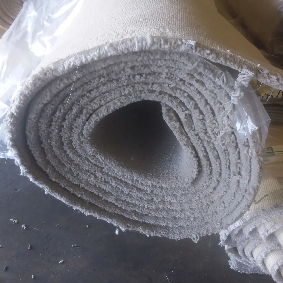 ROLL OF QUALITY ULTIMATE IMPRESSIONS HIGHLIFE CARPET APPROXIMATELY 5.2X26M 