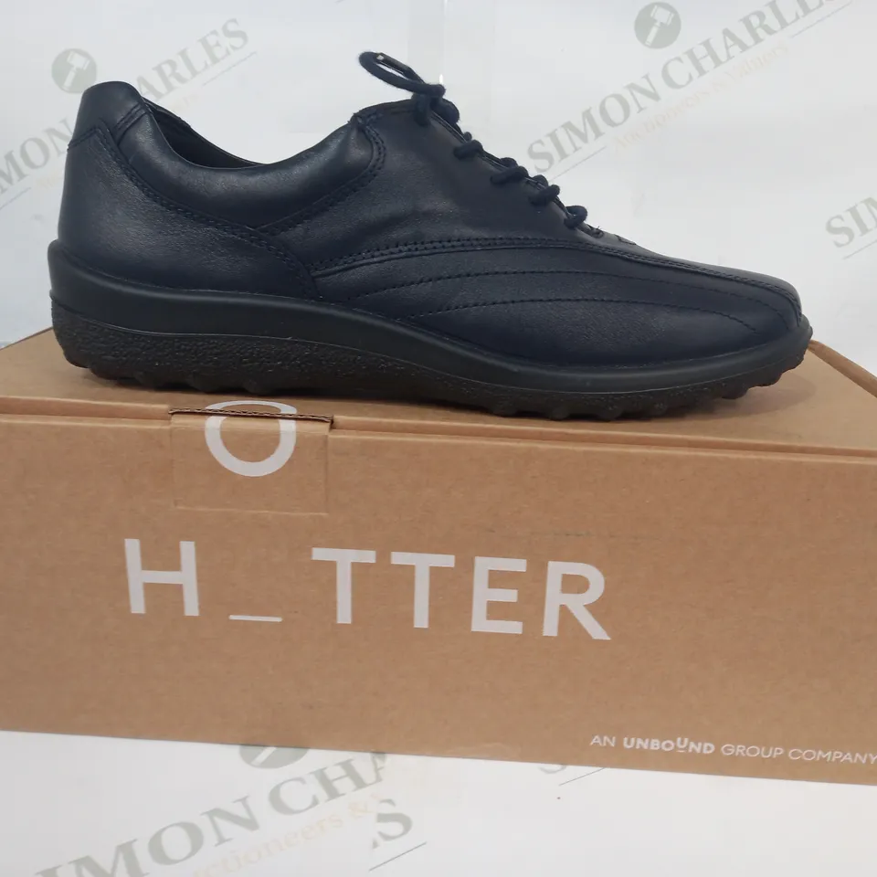 BOXED PAIR OF HOTTER SHOES IN BLACK UK SIZE 6