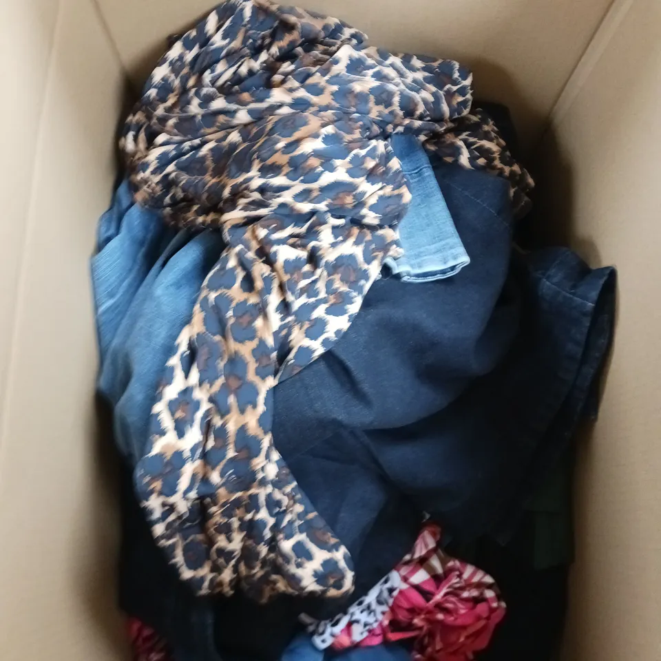 APPROXIMATELY 20 ASSORTED CLOTHING PRODUCTS IN VARIOUS STYLES & SIZES TO INCLUDE DRESSES, JUMPERS, TROUSERS ETC