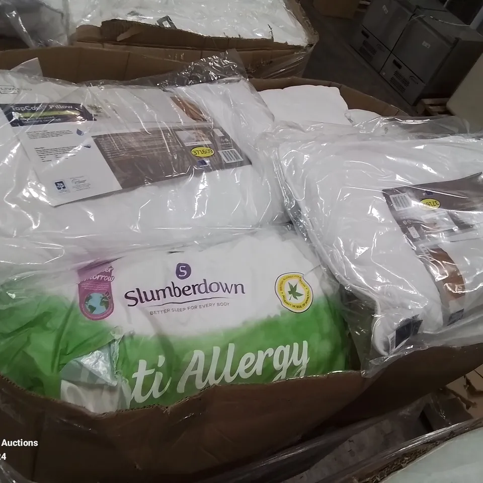 PALLET CONTAINING VARIOUS PILLOWS, DUVET AND BEDDING ETC.
