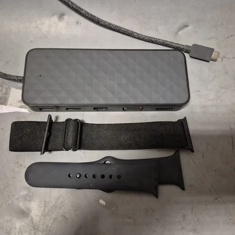 3 ASSORTED ITEMS TO INCLUDE HP MINI DOCK AND WATCH STRAPS