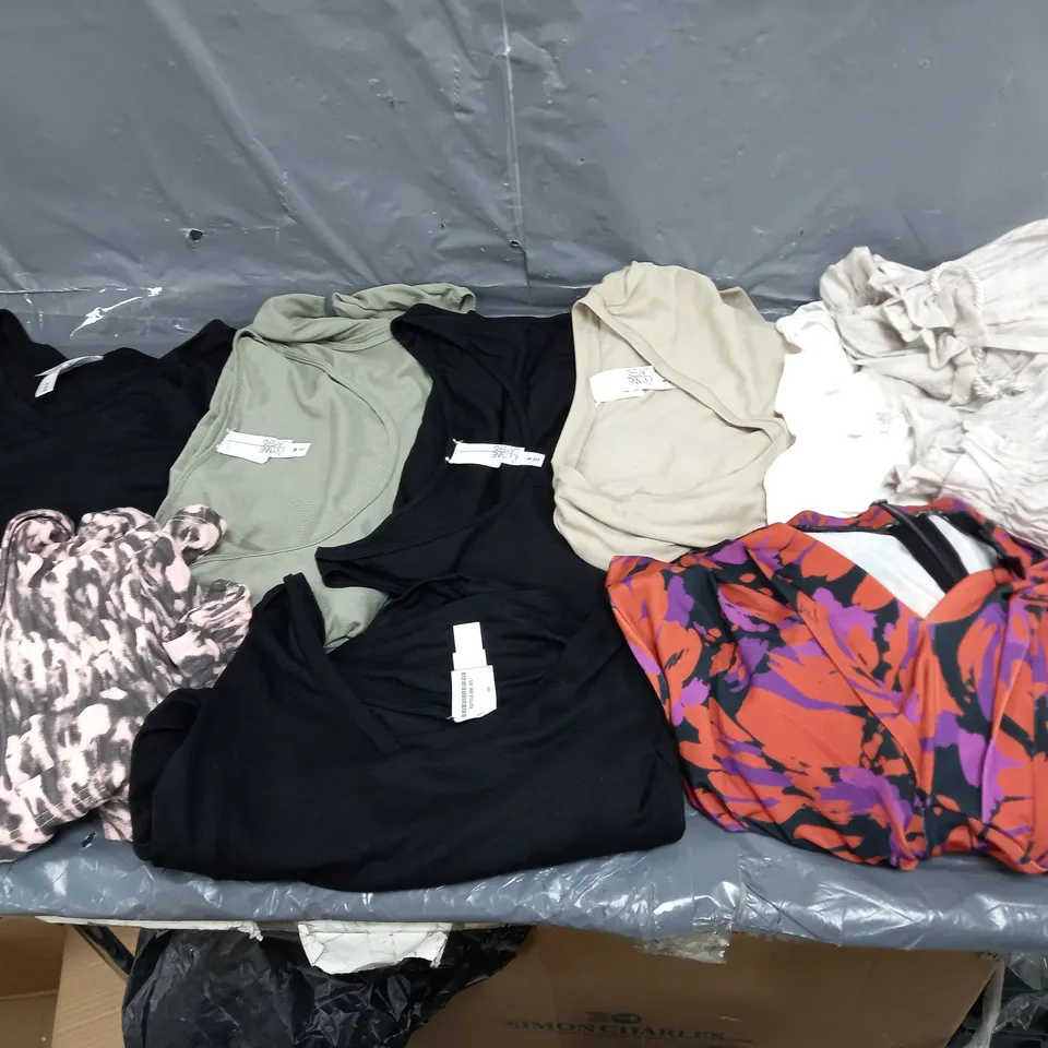 BOX OF APPROXIMATELY 10 ASSORTED PIECES OF CLOTHING IN VARIOUS STYLES, SIZES, AND BRANDS 