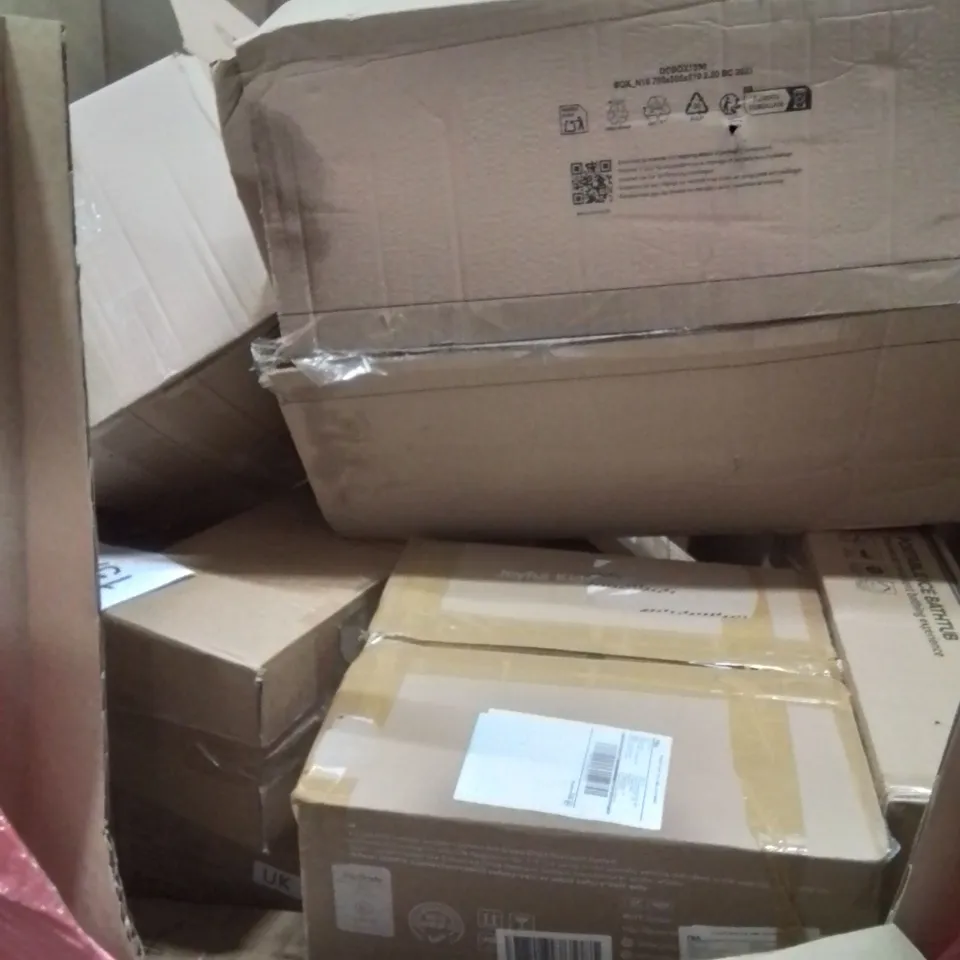 PALLET OF ASSORTED HOUSEHOLD GOODS AND PRODUCTS TO INCLUDE; PORTABLE ICE BATHTUB, DISH DRYING RACK, BOXED FURNITURE ETC 