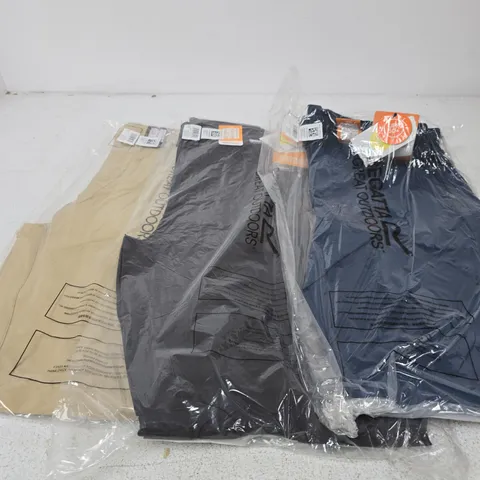 APPROXIMATELY 42 ASSORTED BRAND NEW REGATTA CLOTHING ITEMS IN VARIOUS SIZES, STYLES & COLOURS TO INCLUDE HIGHTON TROUSERS, HIGHTON TROUSERS II ETC 