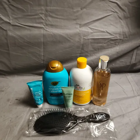 APPROXIMATELY 20 HEALTH AND BEAUTY PRODUCTS TO INCLUDE WET BRUSH, BABY CONDITIONING SHAMPOO AND ELEMIS PRO COLLAGEN MARINE CREAM