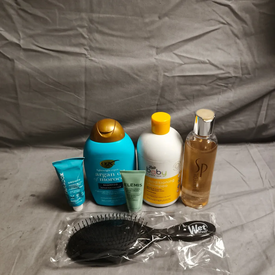 APPROXIMATELY 20 HEALTH AND BEAUTY PRODUCTS TO INCLUDE WET BRUSH, BABY CONDITIONING SHAMPOO AND ELEMIS PRO COLLAGEN MARINE CREAM
