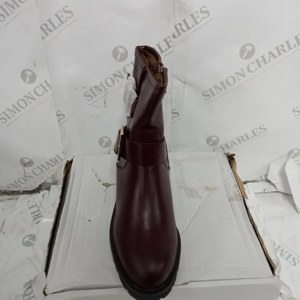 BOXED PAIR OF MODA IN PELLE CORNELIA BROWN LEATHER BOOTS SIZE 6