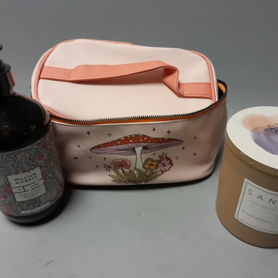 LOT OF 3 ITEMS INCLUDES WILLIAM MORRIS HANDWASH, COSMETICS BAG AND SAND + FOG CANDLE