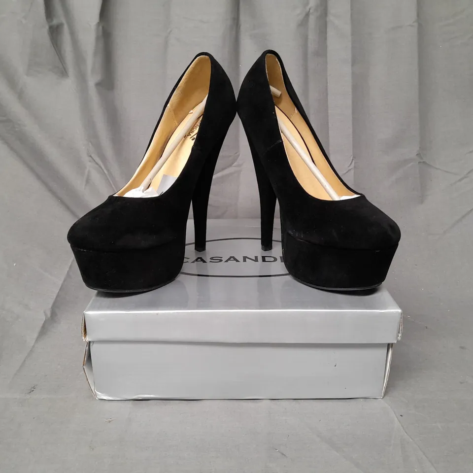 BOXED PAIR OF CASANDRA PLATFORM HIGH HEEL SHOES IN BLACK SIZE 5